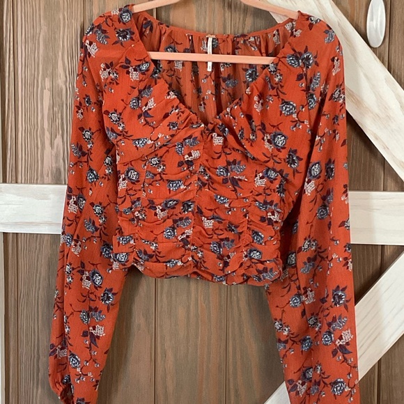 Free People Floral Crop Orange Top P2P 18” Length 10” front, 17” back. SIZE XS - Picture 8 of 10